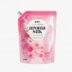 Кондиционер для белья с ароматом розы LION aroma silk 2.1 л (мягкая упаковка)